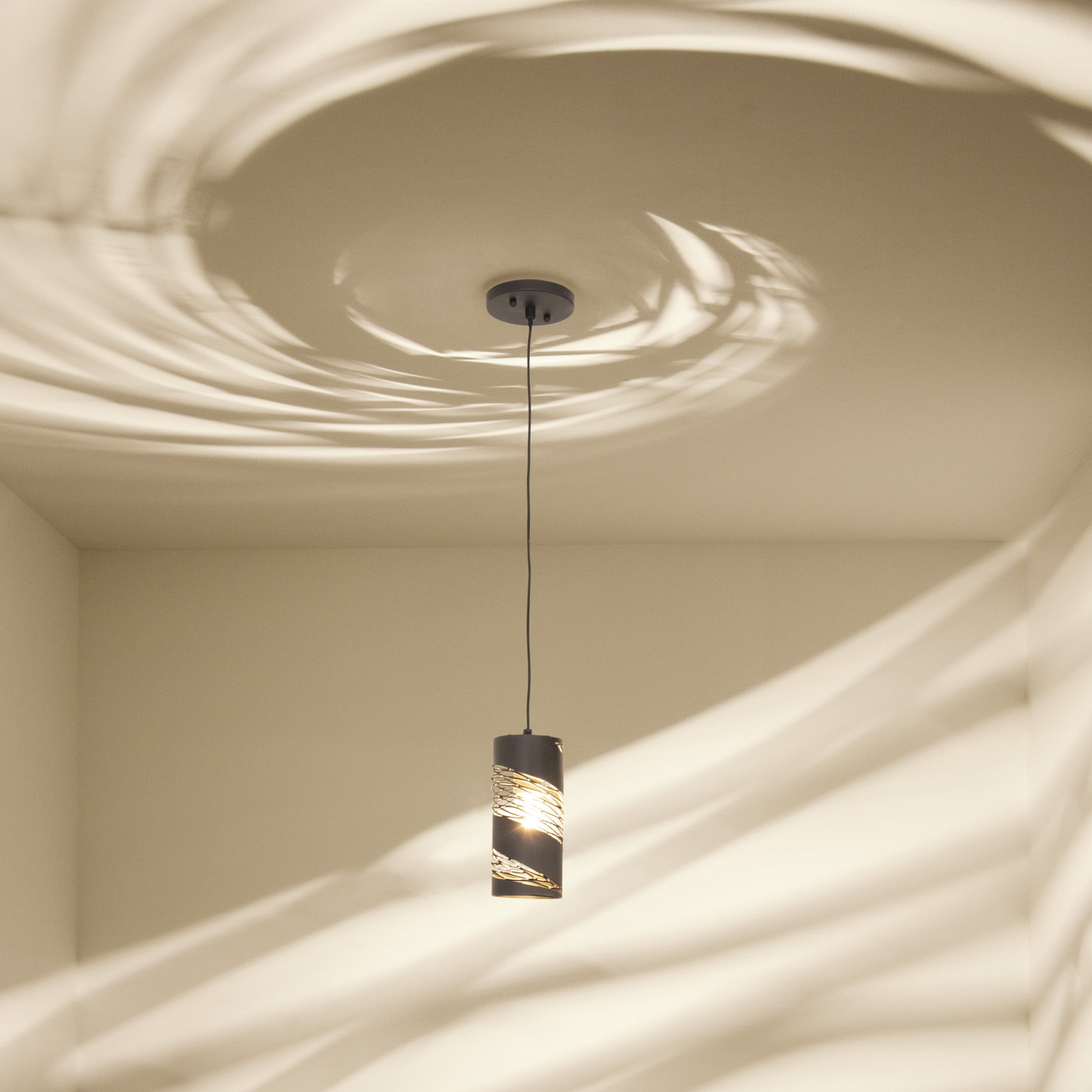 Flow Mini Pendant - Matte Black/French Gold